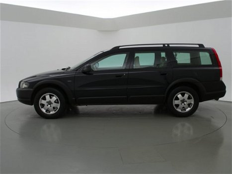 Volvo XC70 - 2.4 D5 AUT. + LEDER / STOELVERWARMING - 1