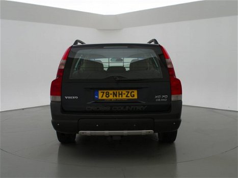 Volvo XC70 - 2.4 D5 AUT. + LEDER / STOELVERWARMING - 1