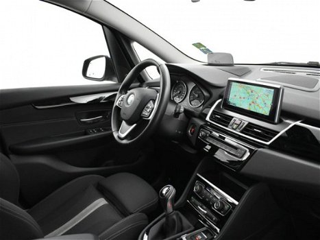 BMW 2-serie Gran Tourer - 214D 7-PERS. + PANORAMA / SPORTSTOELEN / HEAD-UP / NAVI PRO / CAMERA / LED - 1