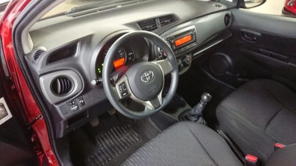 Toyota Yaris - 1.3 VVT-i Now 53996 km - 1