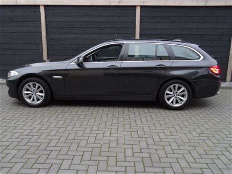 BMW 5-serie Touring - 520d High Executive Lederen bekleding/Nav/elec. trekhaak/nieuwe apk 1-2020 - 1