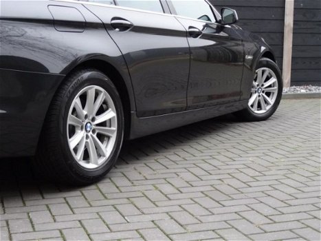 BMW 5-serie Touring - 520d High Executive Lederen bekleding/Nav/elec. trekhaak/nieuwe apk 1-2020 - 1
