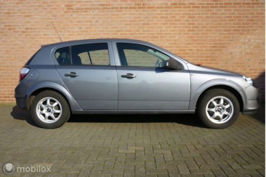 Opel Astra - - 1.6 Business - 1