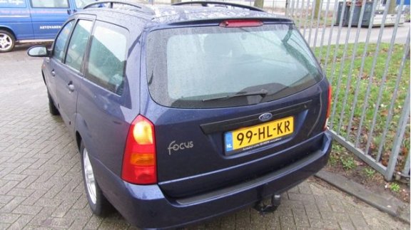 Ford Focus Wagon - 1.6-16V Collection - 1