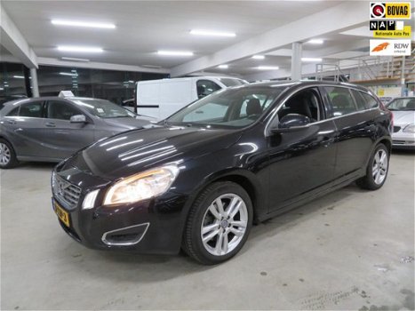 Volvo V60 - 1.6 T3 Momentum Navi ECC - 1