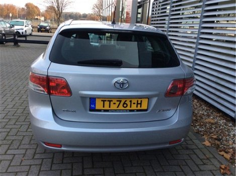 Toyota Avensis Wagon - 1.8 VVTi Business - 1