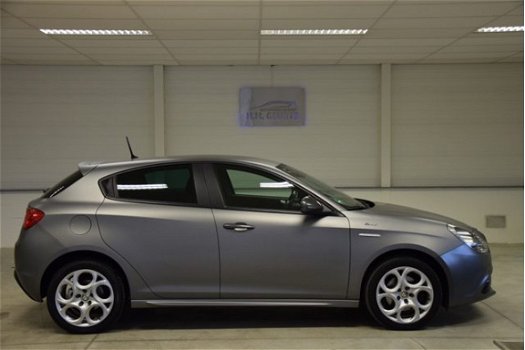 Alfa Romeo Giulietta - 1.4 Turbo 150Pk Clima Lm Velgen Pdc Origineel Mat grijs Top - 1