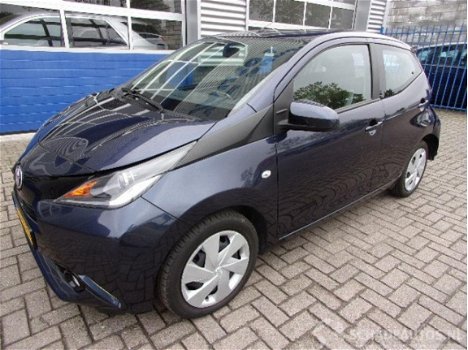 Toyota Aygo - 1.0 VVT-I X-PLAY - 1