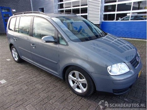 Volkswagen Touran - 2.0 16V FSI TRENDLINE - 1