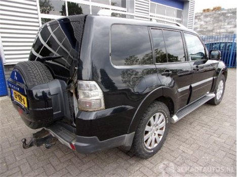 Mitsubishi Pajero - 3.2 DI-D INSTYLE PV - 1