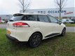 Renault Clio Estate - 1.5 dCi 2015 122000km NAVI PRIVACY R-LINK UNIEKE COMBINATIE *BOVAG - 1 - Thumbnail