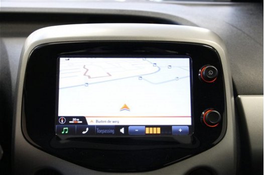 Toyota Aygo - 1.0 VVT-i x-play NAVIGATIE + CAMERA - 1