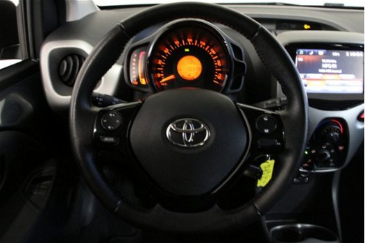 Toyota Aygo - 1.0 VVT-i x-play NAVIGATIE + CAMERA - 1