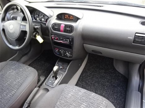 Opel Corsa - 1.2 16V Comfort Automaat, bj.2002, grijs metallic, NAP uitdraai met 138357 km.en APK to - 1