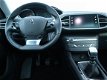 Peugeot 308 SW - 1.2 110 pk Blue Lease Executive Panoramadak / Navigatie / Parkeersensoren - 1 - Thumbnail