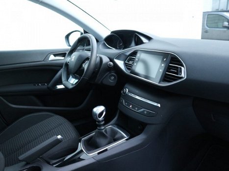 Peugeot 308 SW - 1.2 110 pk Blue Lease Executive Panoramadak / Navigatie / Parkeersensoren - 1