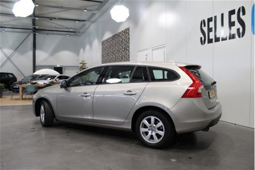 Volvo V60 - 1.6 D2 Kinetic Trekhaak | Navigatie | LM Velgen | - 1