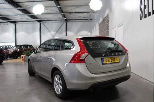 Volvo V60 - 1.6 D2 Kinetic Trekhaak | Navigatie | LM Velgen | - 1