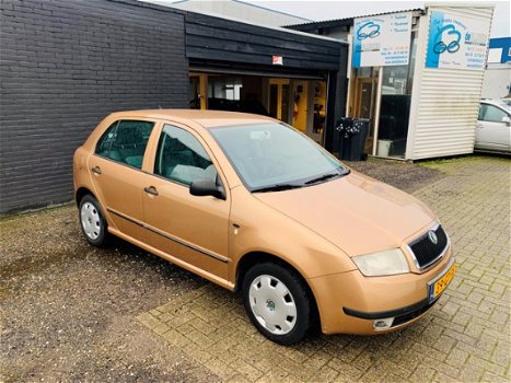 Skoda Fabia - 1.4 Comfort 2de eigenaar cruise control parkeersensoren trekhaak etc etc - 1