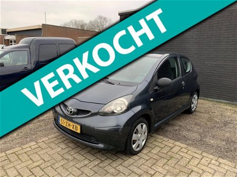 Toyota Aygo - 1.0-12V 2de eigenaar dealer onderhouden zeer netjes - 1