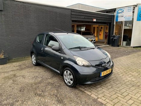 Toyota Aygo - 1.0-12V 2de eigenaar dealer onderhouden zeer netjes - 1