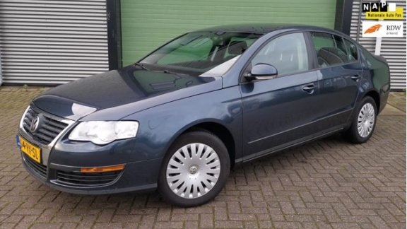 Volkswagen Passat - 1.6 FSI 85KW 2005 Grijs CLIMA*APK 2021 - 1