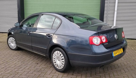 Volkswagen Passat - 1.6 FSI 85KW 2005 Grijs CLIMA*APK 2021 - 1