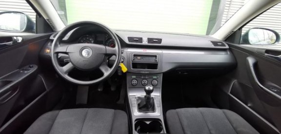 Volkswagen Passat - 1.6 FSI 85KW 2005 Grijs CLIMA*APK 2021 - 1