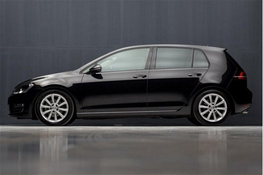 Volkswagen Golf - 1.6 TDI Highline R Connected (NAVIGATIE, MASSAGE, TELFOON, STOELVERW, SPORTSTOELEN - 1