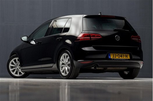 Volkswagen Golf - 1.6 TDI Highline R Connected (NAVIGATIE, MASSAGE, TELFOON, STOELVERW, SPORTSTOELEN - 1