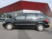Chrysler Voyager - 2.8 CRD SE Luxe 6 persoons Airco, cruise , Automaat (occasion) - 1 - Thumbnail