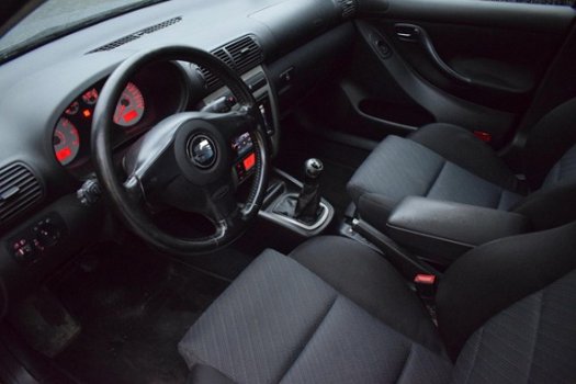 Seat Leon - 1.8-20VT Topsport 225PK met 17inch lmv, ecc, kenwood bluetooth audio systeem en nieuwe A - 1