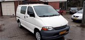 Toyota HiAce - 2.4 - 1 - Thumbnail