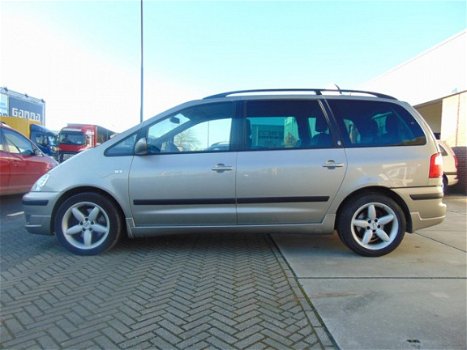 Ford Galaxy - 2.8-24V V6 Ghia /Automaat/6 Pers./Park sens./Stoelverw./Leder/Apk 7-2020/Climate contr - 1