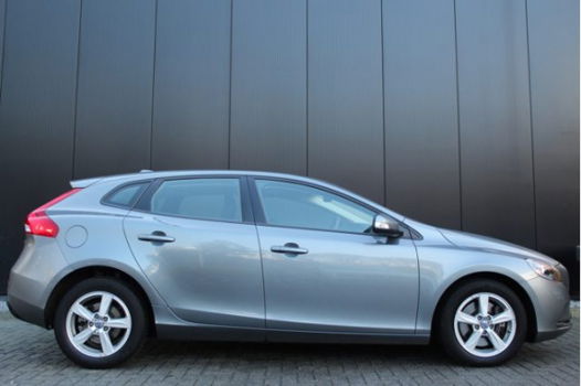 Volvo V40 - 2.0 D2 Kinetic Automaat - 1