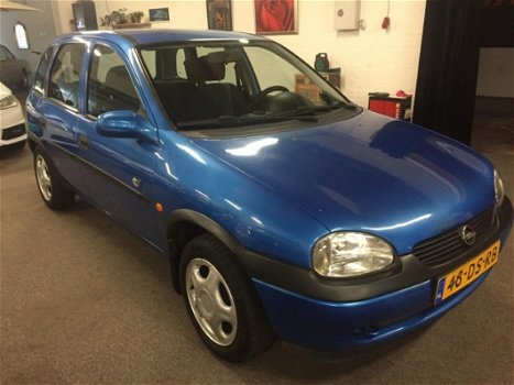 Opel Corsa - 1.2i-16V Strada airco - 1