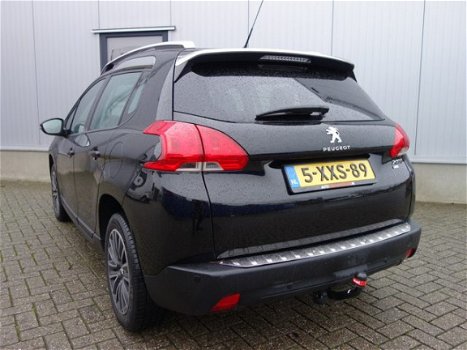 Peugeot 2008 - 1.2 PureTech Active Automaat Panorama-dak Trekhaak NL-geleverd - 1