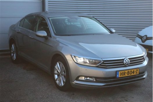 Volkswagen Passat - 1.6 Tdi 120pk DSG Highline *LEDER/NAVI - 1