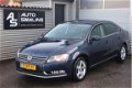 Volkswagen Passat - 1.6 Tdi 105pk Bluemotion Executive Line High *LEDER/NAVI - 1 - Thumbnail