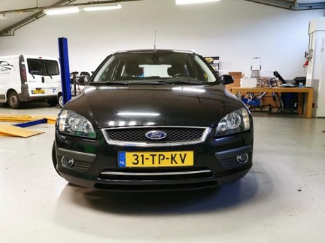 Ford Focus Wagon - 1.6-16V Futura //AIRCO//N.A.P//TREKHAAK// - 1