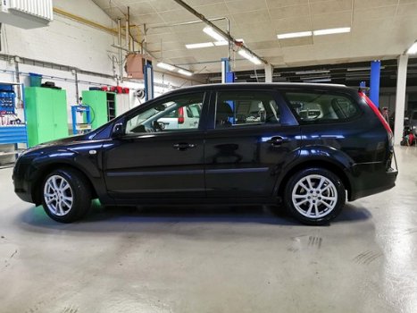 Ford Focus Wagon - 1.6-16V Futura //AIRCO//N.A.P//TREKHAAK// - 1