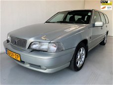 Volvo V70 - 2.5 D Comfort Airco, Cruise control, Trekhaak