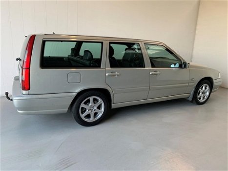 Volvo V70 - 2.5 D Comfort Airco, Cruise control, Trekhaak - 1