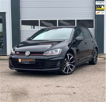 Volkswagen Golf - 2.0 GTI Bi-xenon | Keyless entry | Navi | C.Control | Nu v.a. €99-, p/m - 1