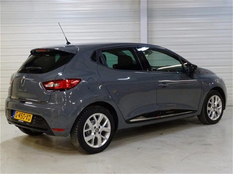 Renault Clio - TCe 90 Limited Navigatie / Keyless / Climate - 1