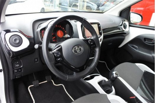 Toyota Aygo - 1.0 VVT-i x-pure 5deurs | witte lichtmetalen velgen | parkeercamera | mistlampen | - 1