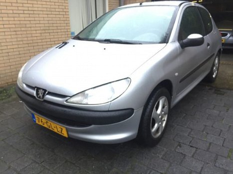 Peugeot 206 - 1.6-16V XT - 1