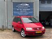 Volkswagen Sharan - 2.8 V6 Trendline 2001 Rood 7-persoons AUT - 1 - Thumbnail