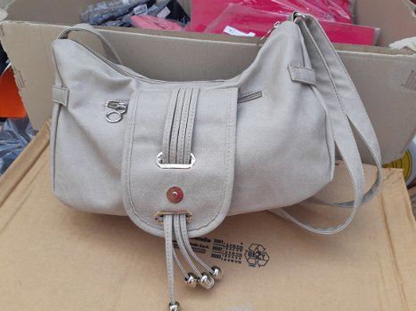 Beige schouder tas met 3 grote vakken - 1