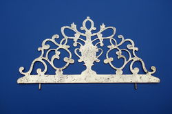 Origineel antiek (18e eeuws) belhek. Breed: 22 cm. Art. Nr. C01-201